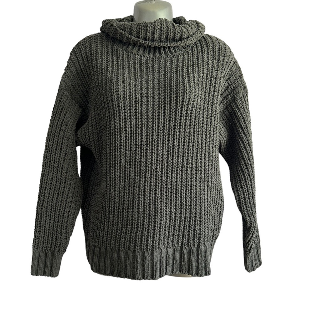 Hollister Ribbed Loose Turtleneck • Used • Size: XS